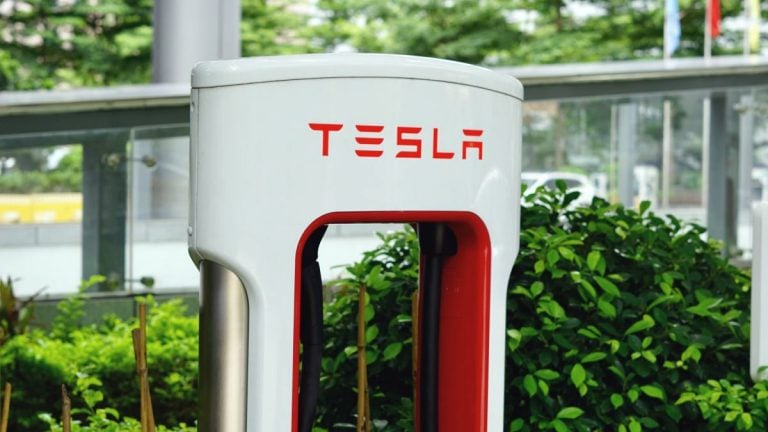 CAN YOU CHARGE A POLESTAR AT A TESLA SUPERCHARGER