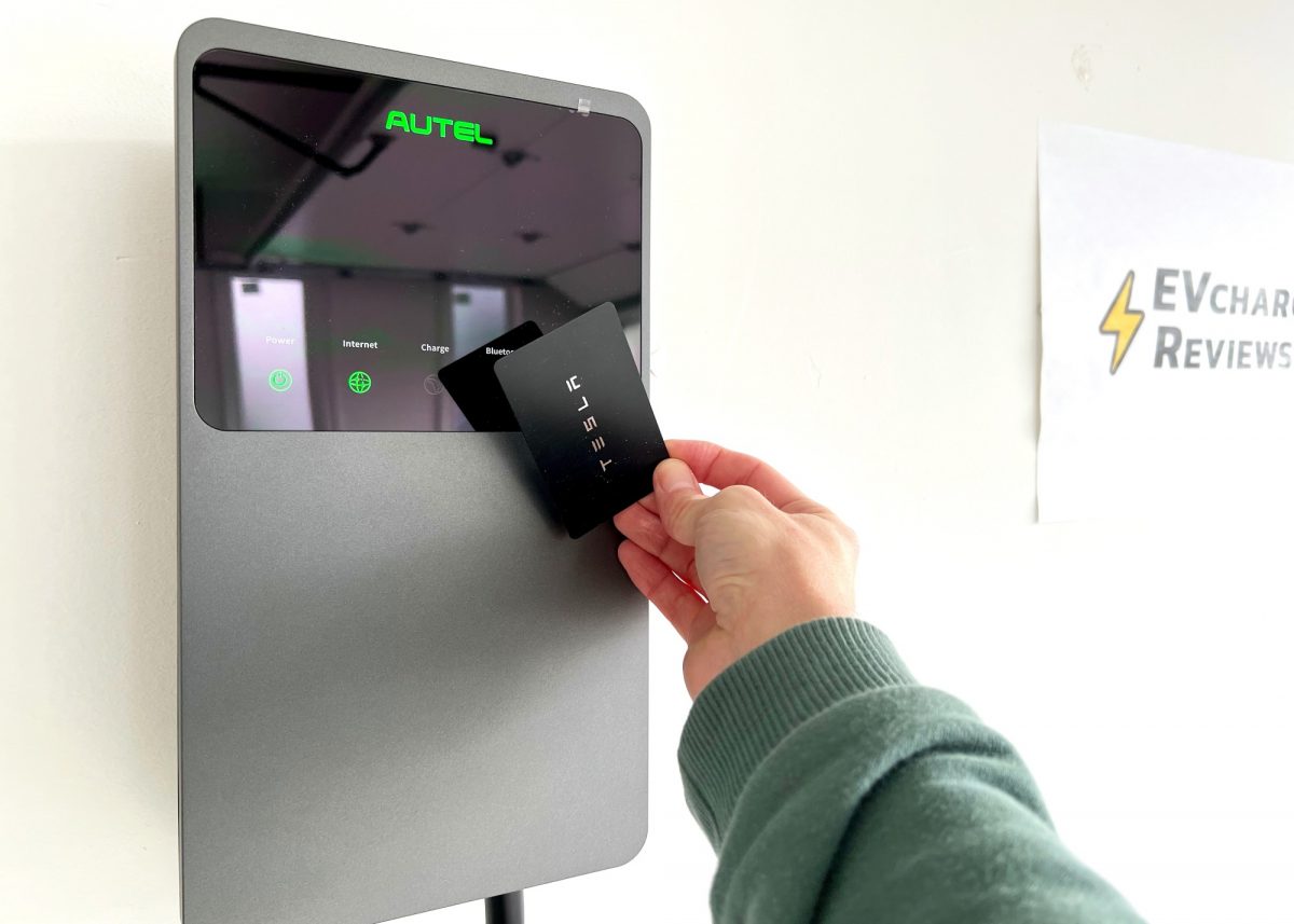 Autel MaxiCharger working with RFID card as key