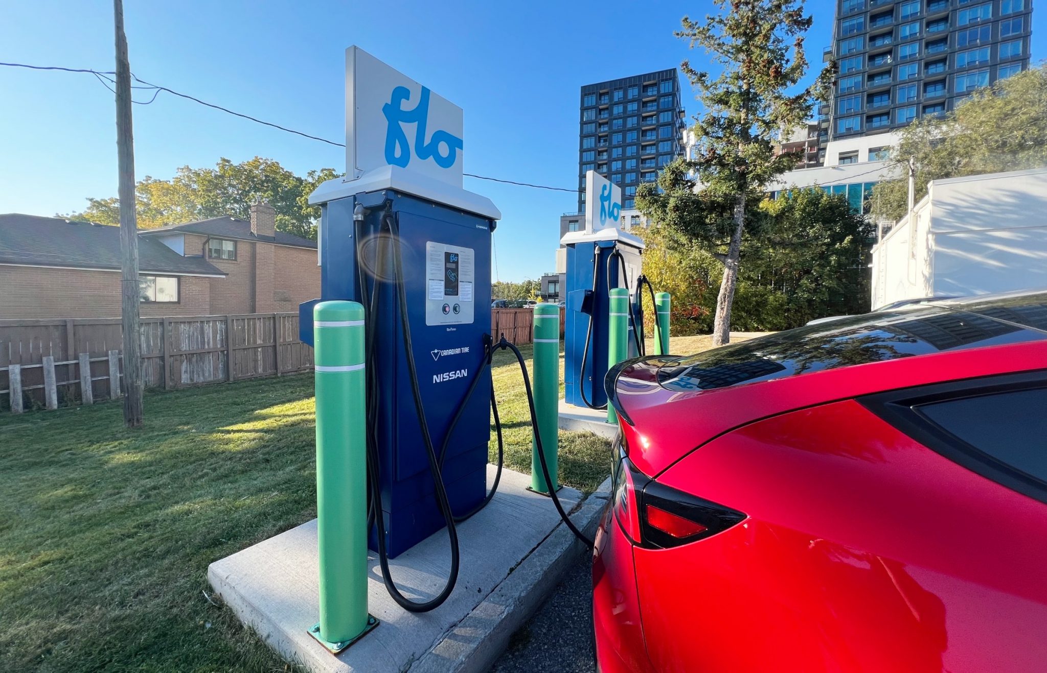Can you charge a Tesla on the FLO charging network?
