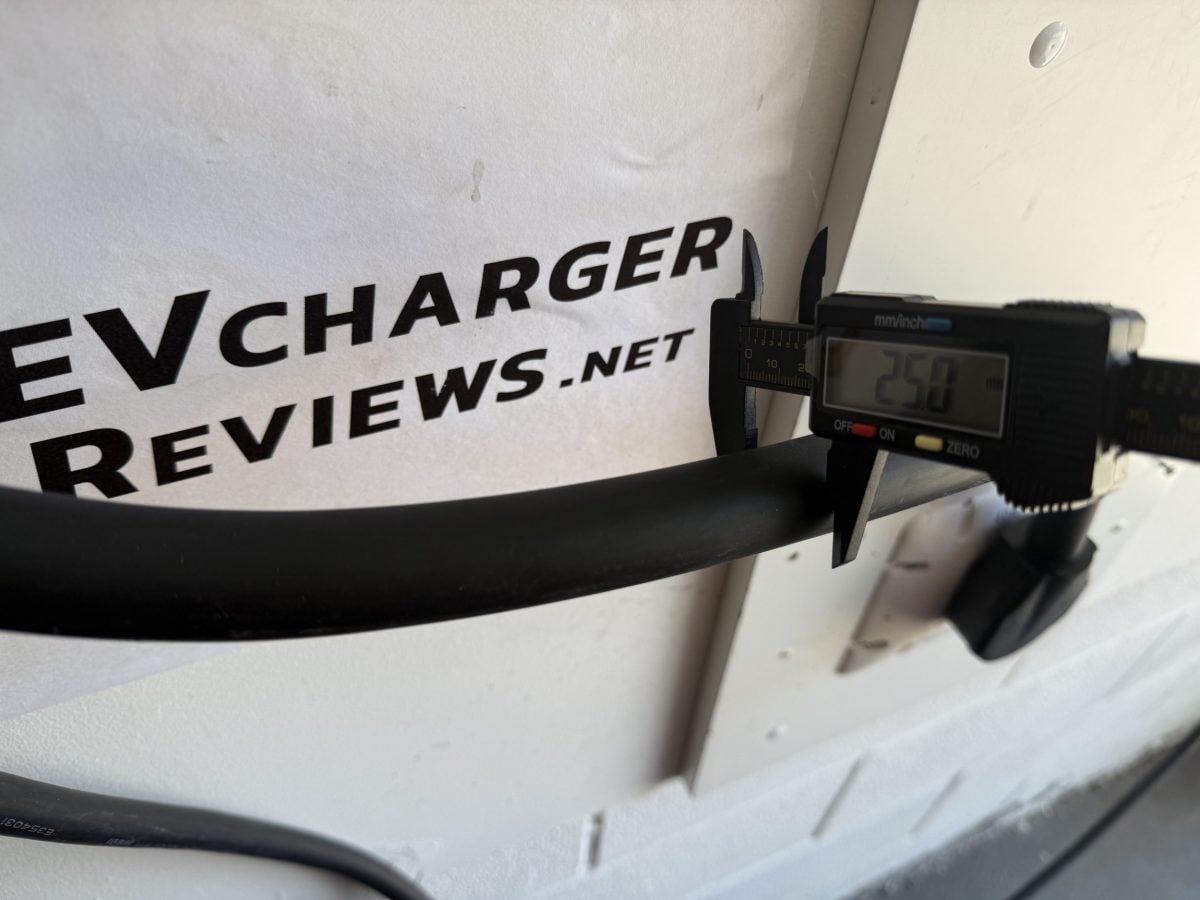 IYILO input cord is 25 mm thick