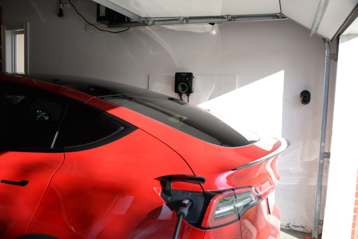 IYILO charging Tesla Model Y