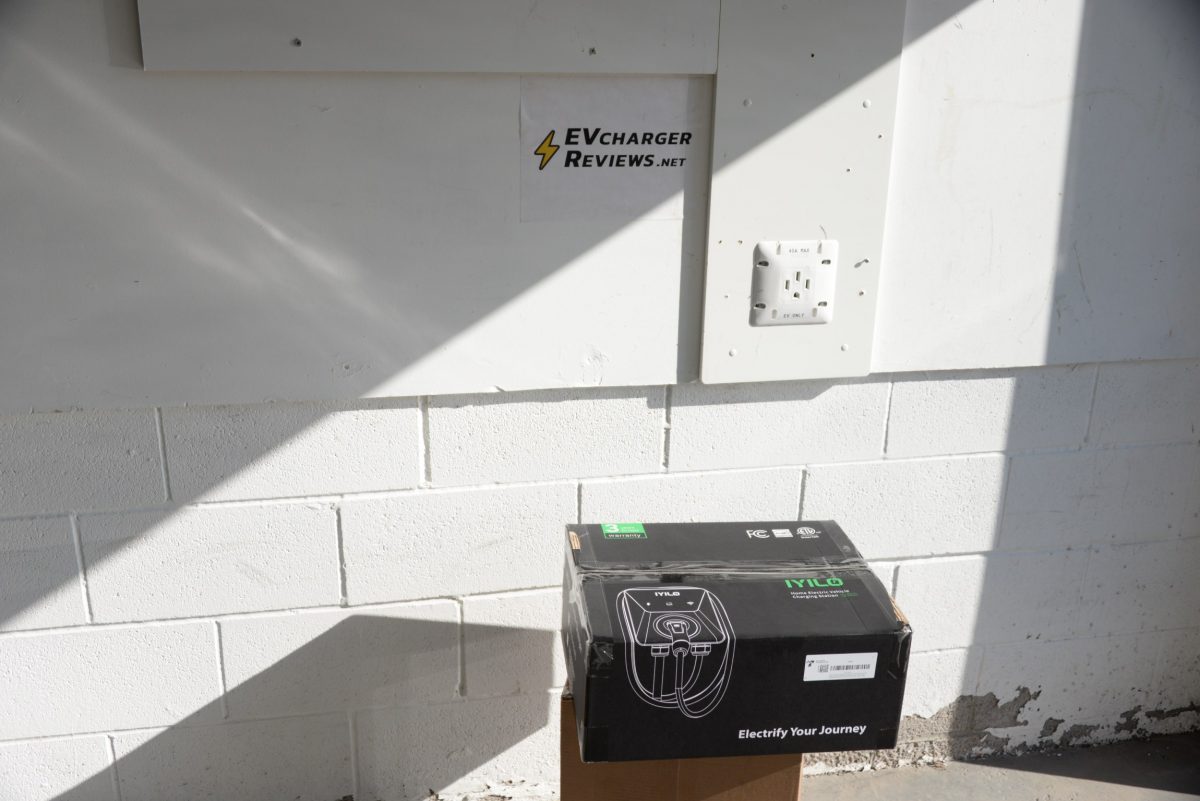 IYILO ev charger unboxing in garafe